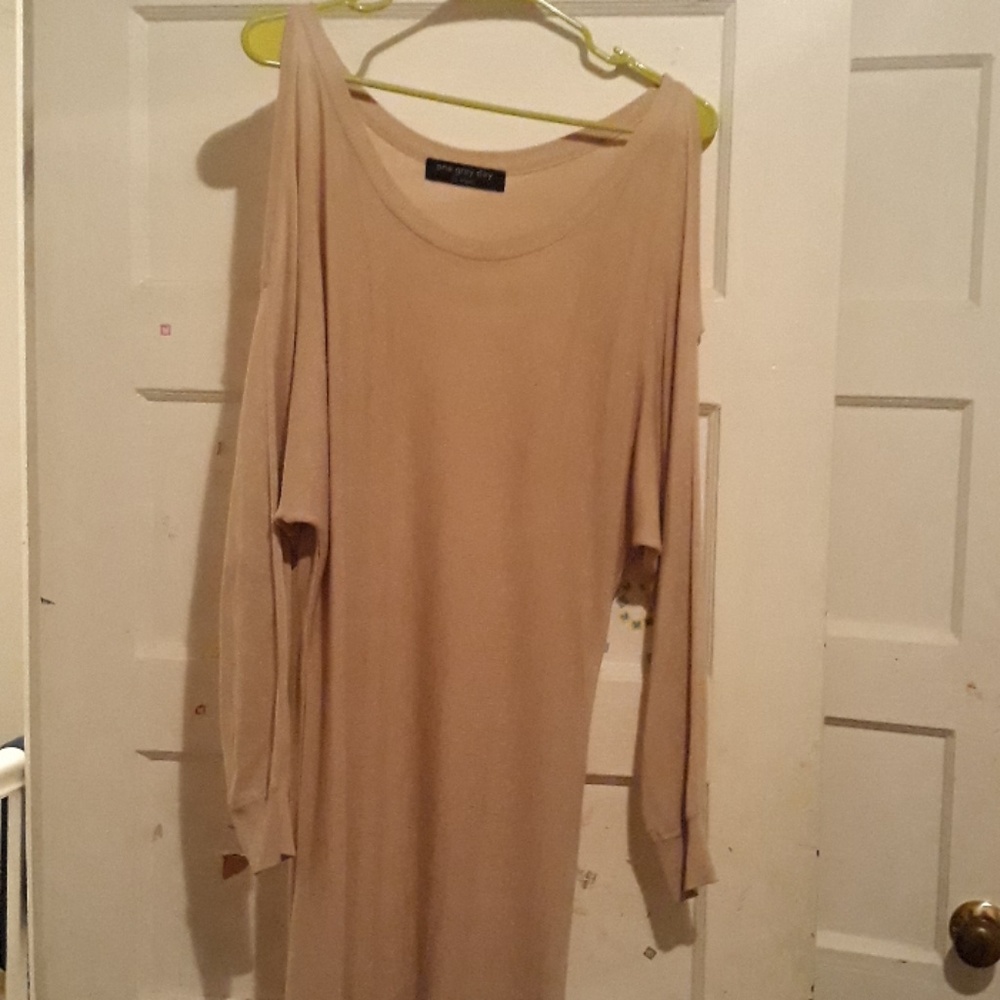 Cold shoulder dress pass the knees large